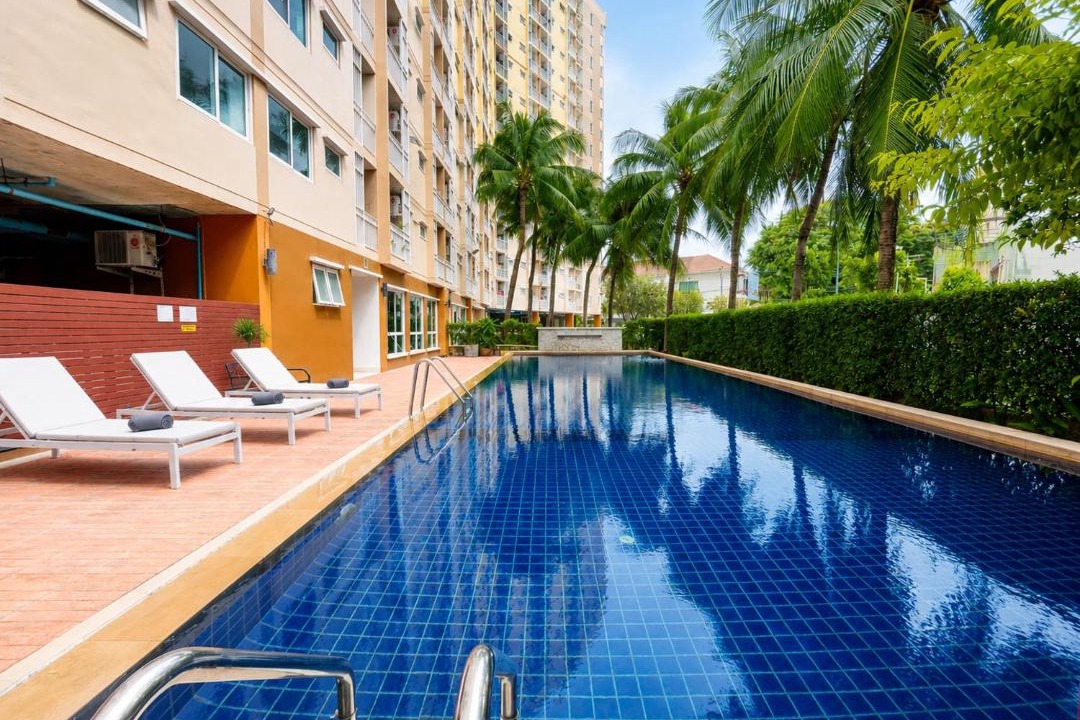 Talat Yai Apartment | Twin Bed Phuket Old Town Fast Wifi Netflix GymPool