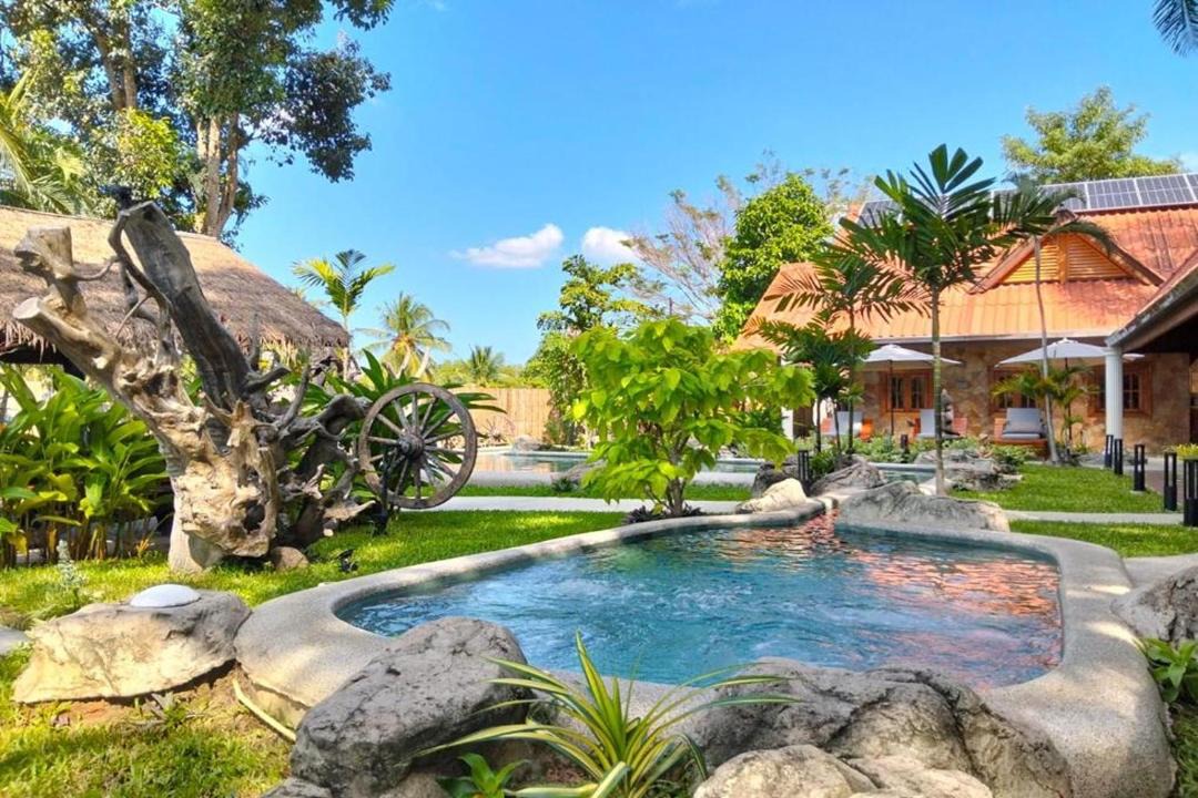 Nong Pla Lai Resort | Varaya Resort Pattaya