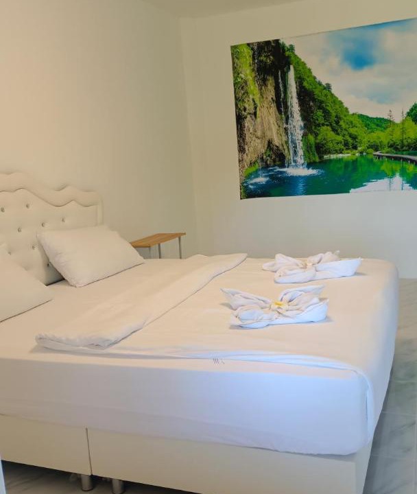 Bang Tao House | Batikseafood Airport & Room