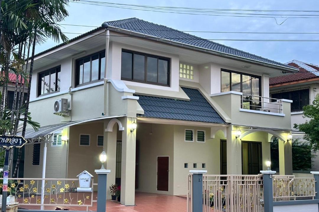 Dok Mai House | Spacious and peaceful 3 bedrooms detached house inside Bangkok