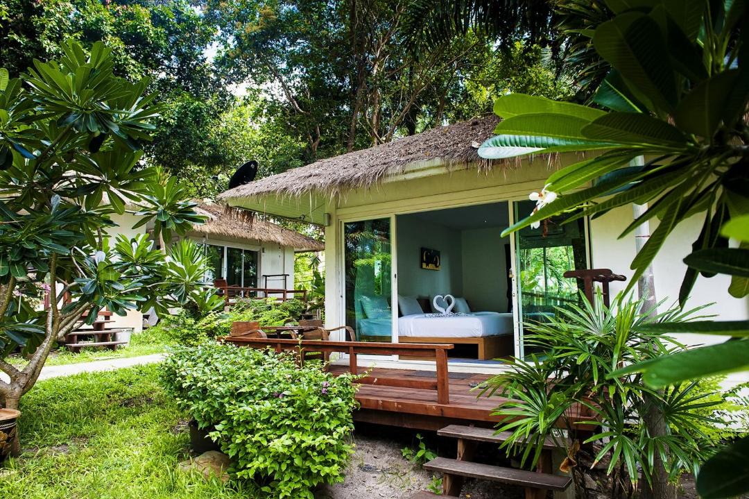 Rayong Resort | Larissa Samed resort
