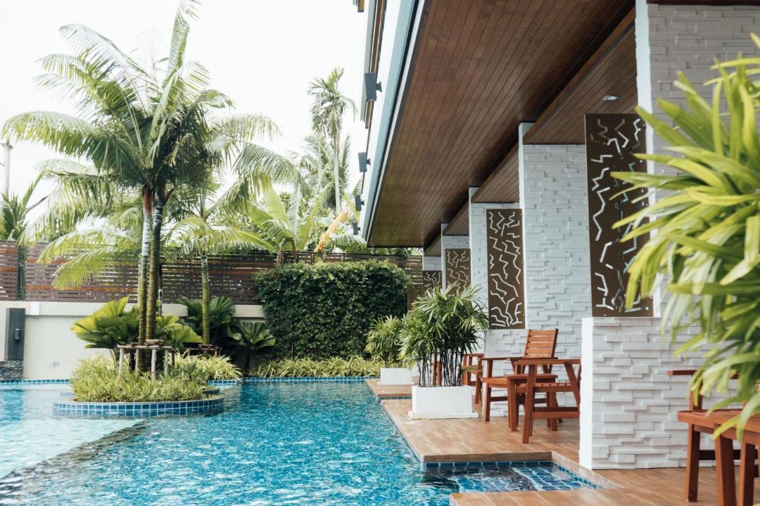 Rawai Hotel | Aqua Resort Phuket - Near Beach and Chalong Pier