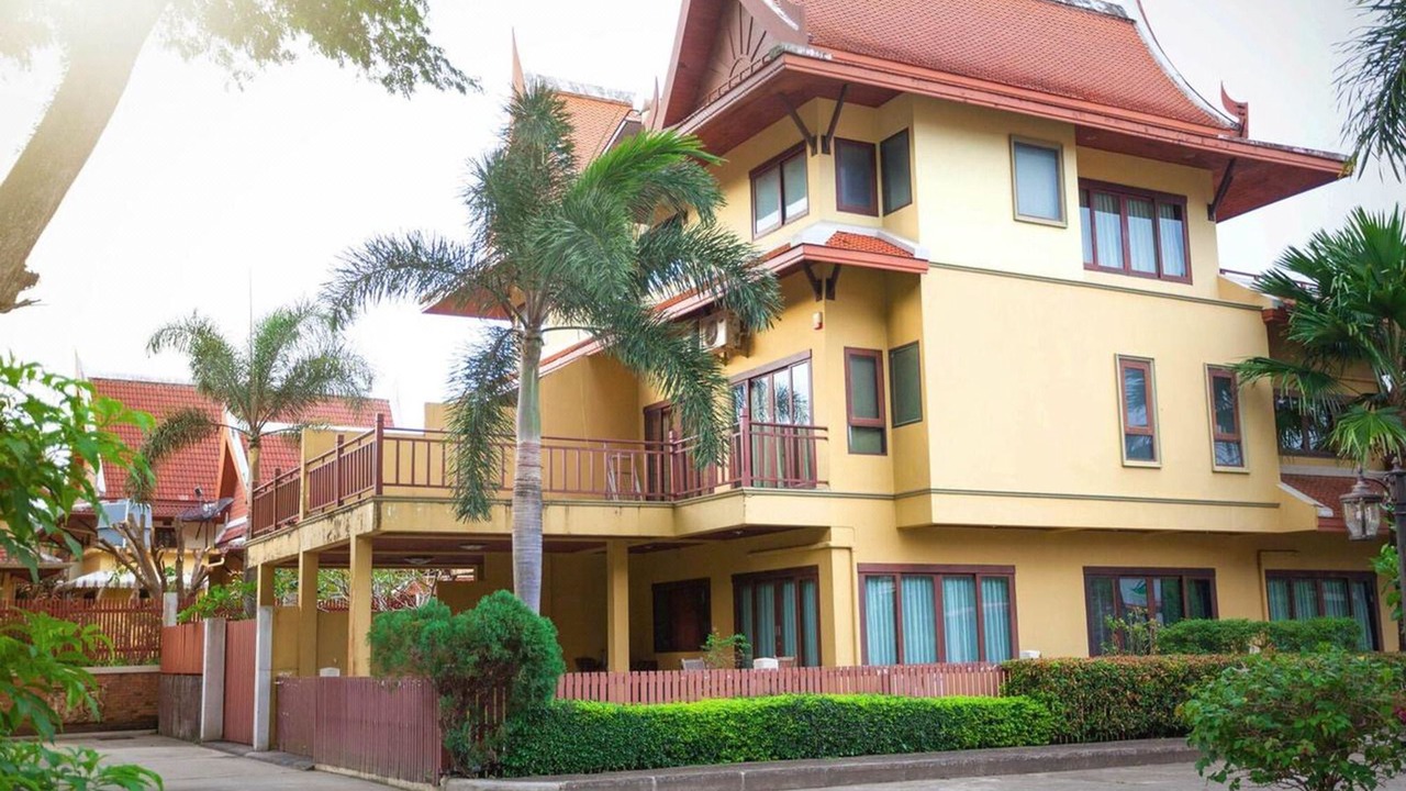 Photo of Buildings in Siray