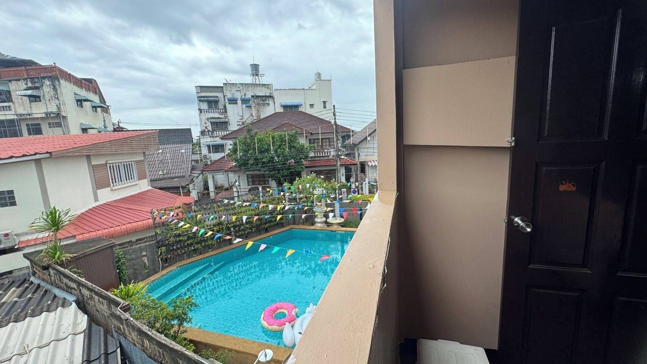 Photo of Outdoor in Wua Lai