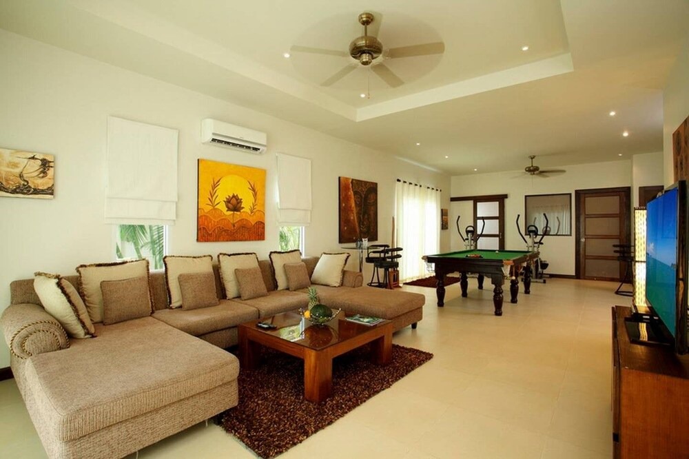 Photo of Livingroom in Nai Harn