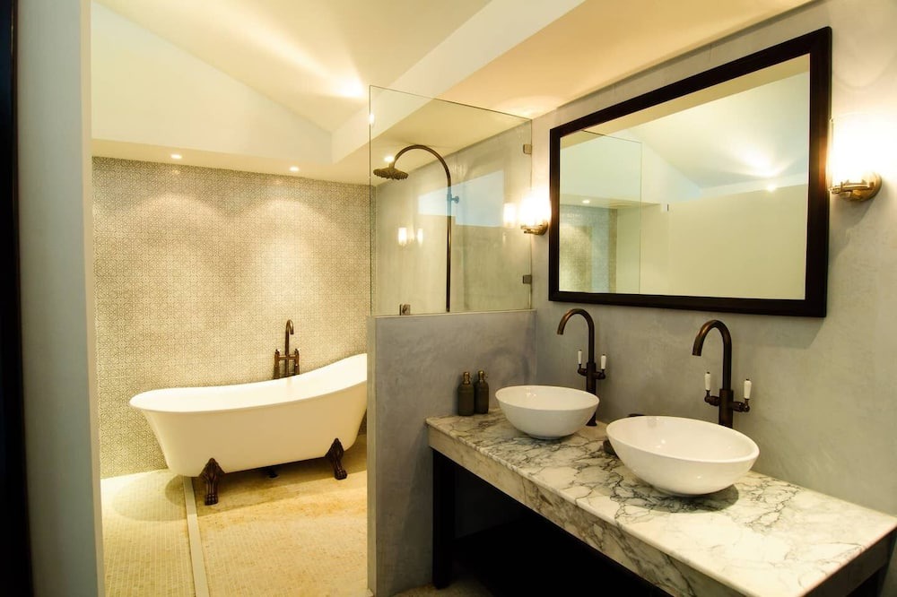 Photo of Bathroom in Maprao Island