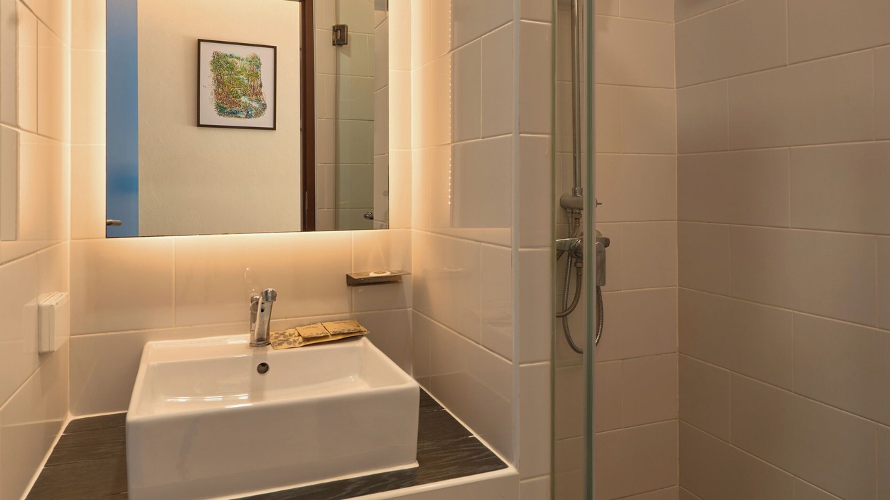 Photo of Bathroom in Wat Sam Phraya