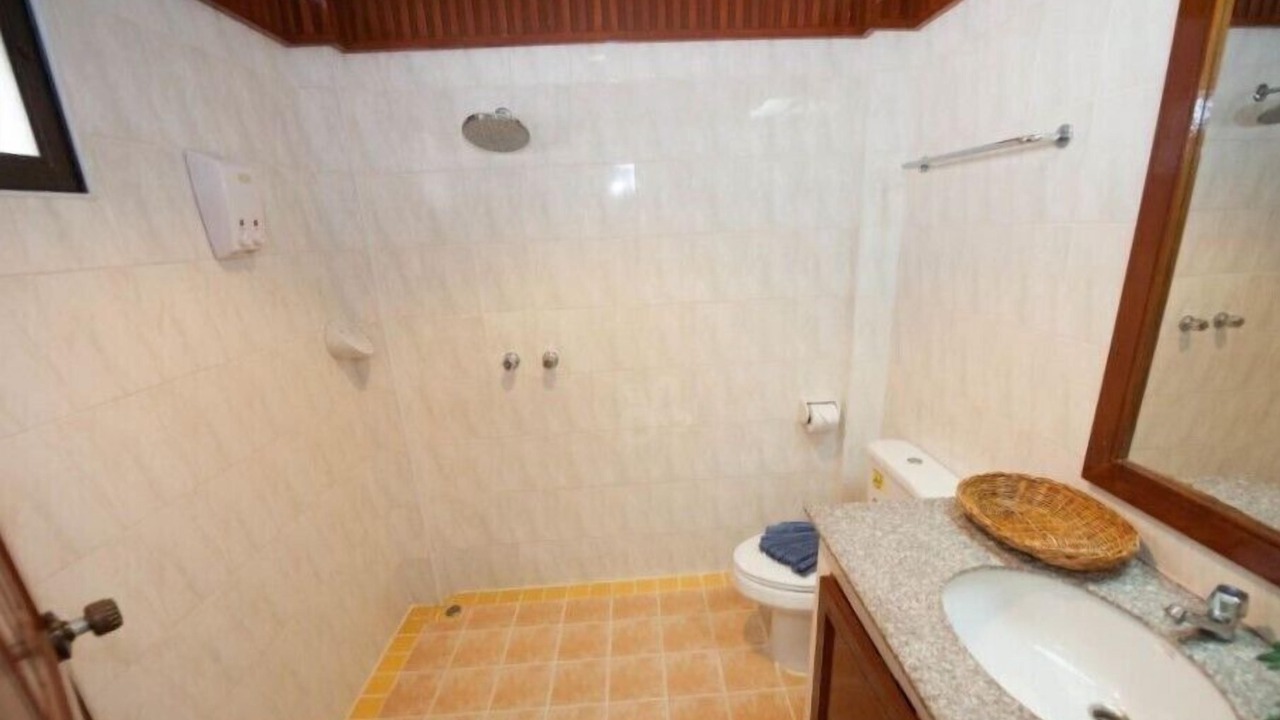 Photo of Bathroom in Nanai Road