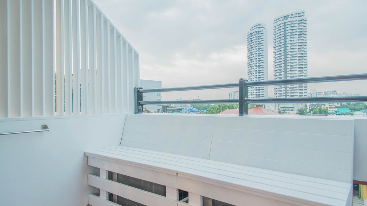 Photo of Patio Balcony in Phra Athit