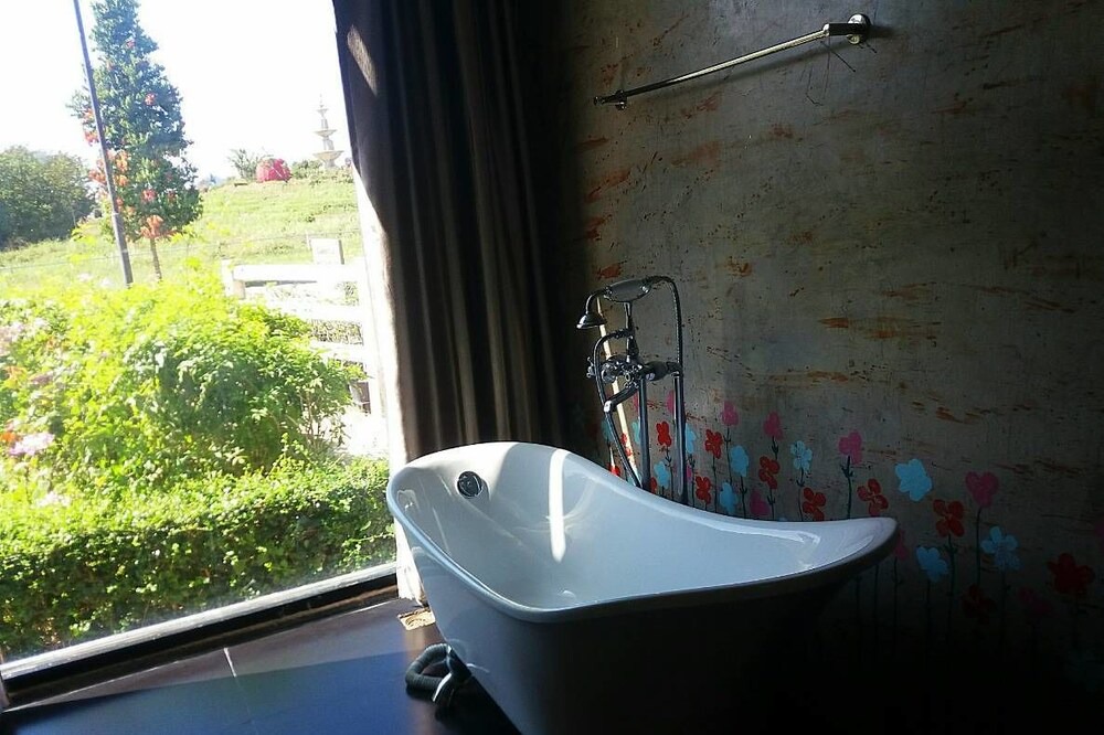 Photo of Bathroom in Phaya Yen
