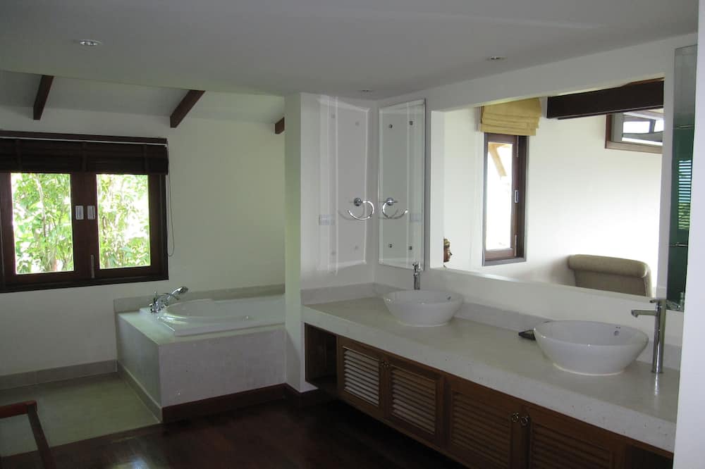 Photo of Bathroom in Maprao Island