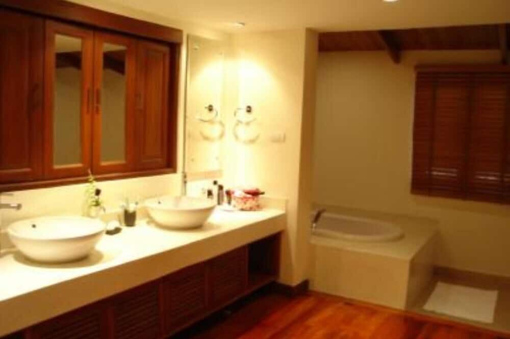 Photo of Bathroom in Maprao Island