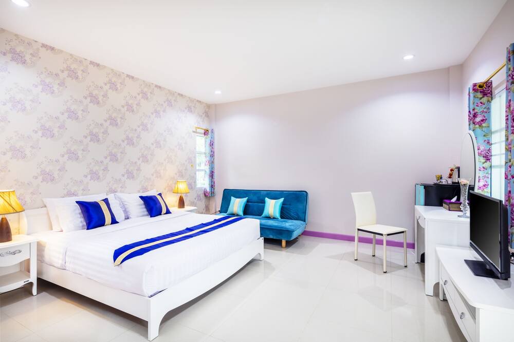 Photo of Bedroom in Khanong Phra