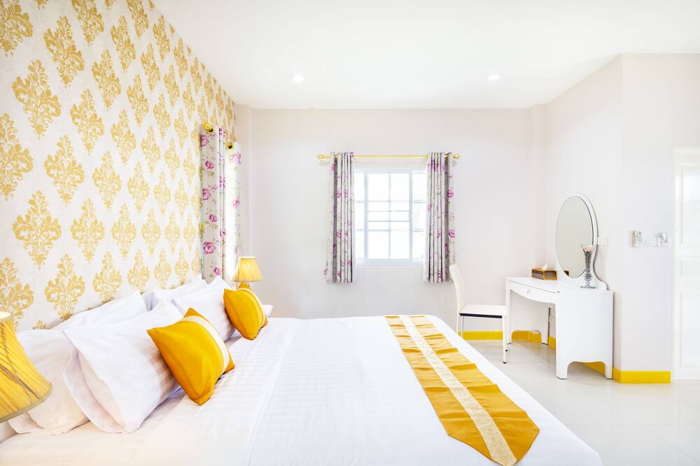 Photo of Bedroom in Khanong Phra
