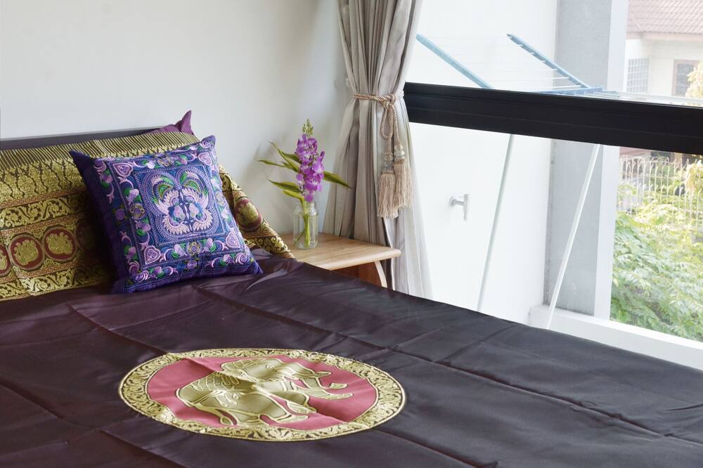 Photo of Bedroom in Phra Khanong Nuea