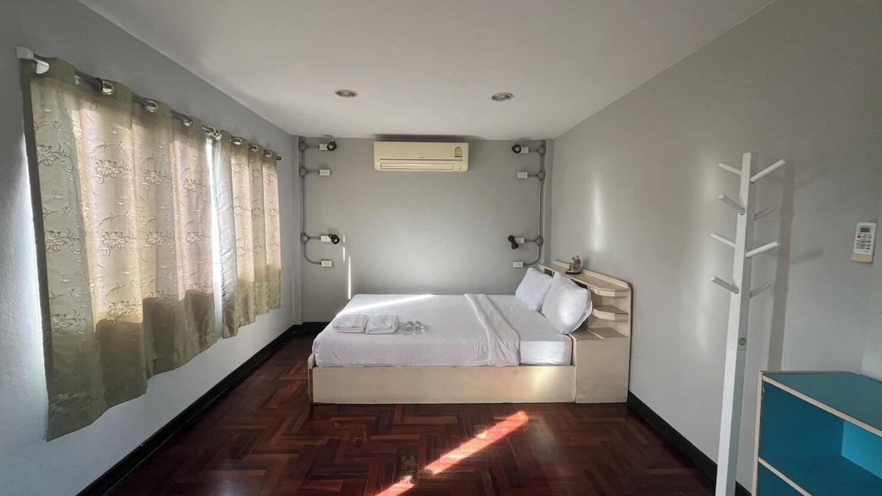 Photo of Bedroom in Wat Bowon Niwet