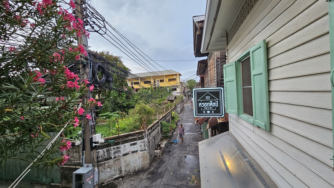 Photo of Patio Balcony in Wat Bowon Niwet