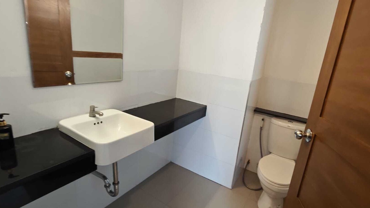 Photo of Bathroom in Ratchathewi