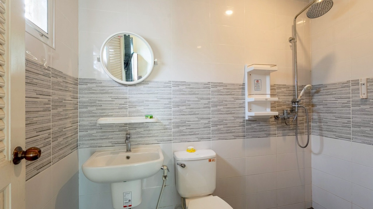 Photo of Bathroom in Pong