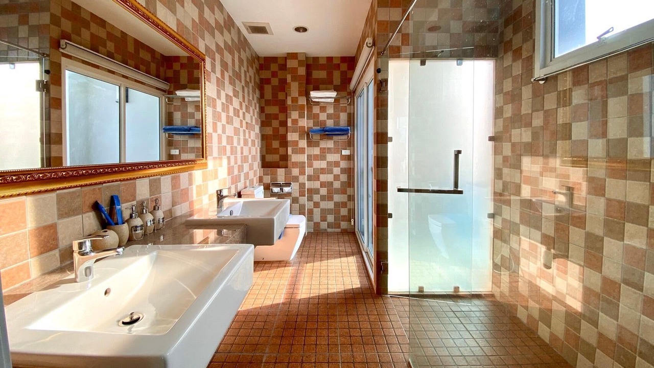 Photo of Bathroom in Kram