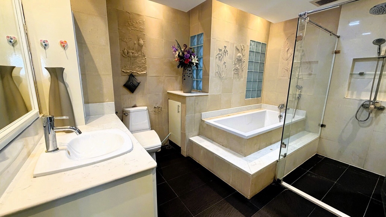 Photo of Bathroom in Na Kluea