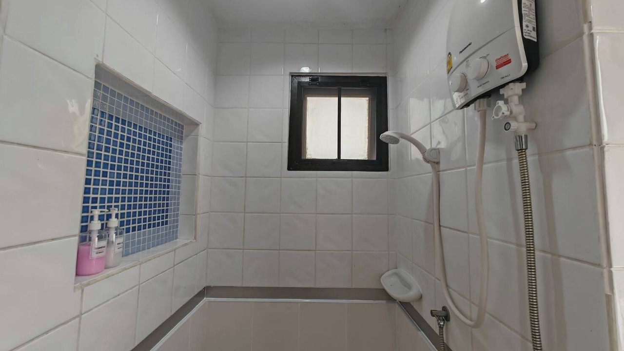 Photo of Bathroom in Pom Prap