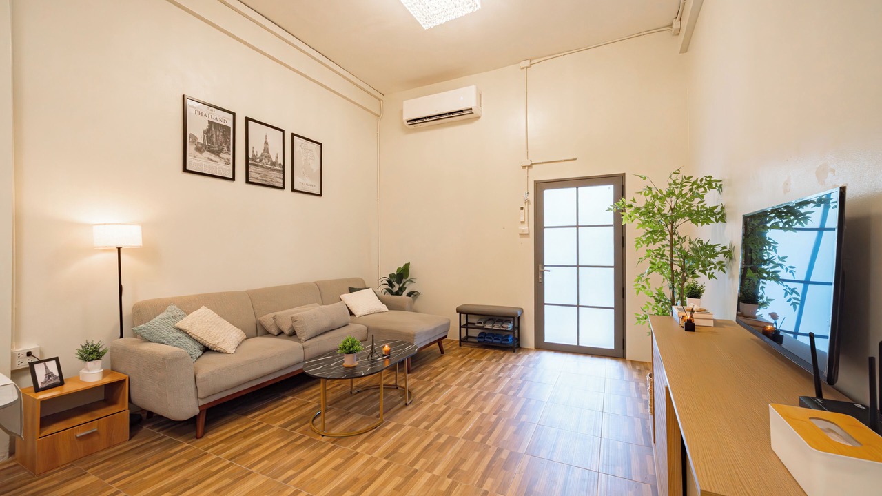 Photo of Livingroom in Pom Prap Sattru Phai