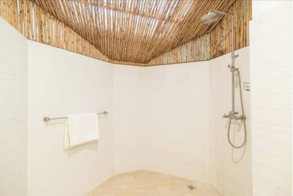 Photo of Bathroom in Maret