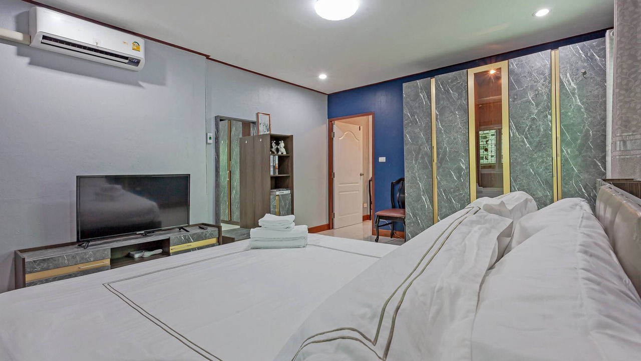 Photo of Bedroom in Phra Khanong