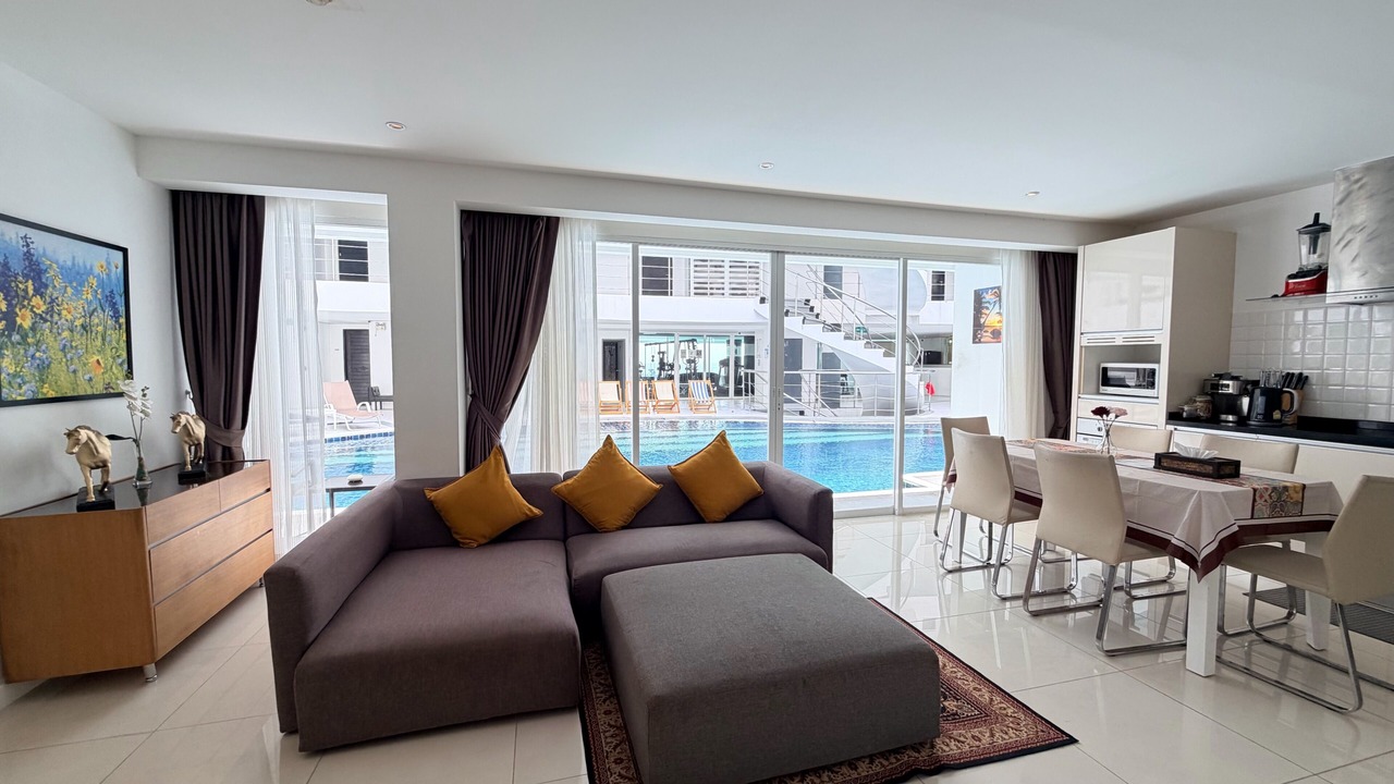 Photo of Livingroom in Karon