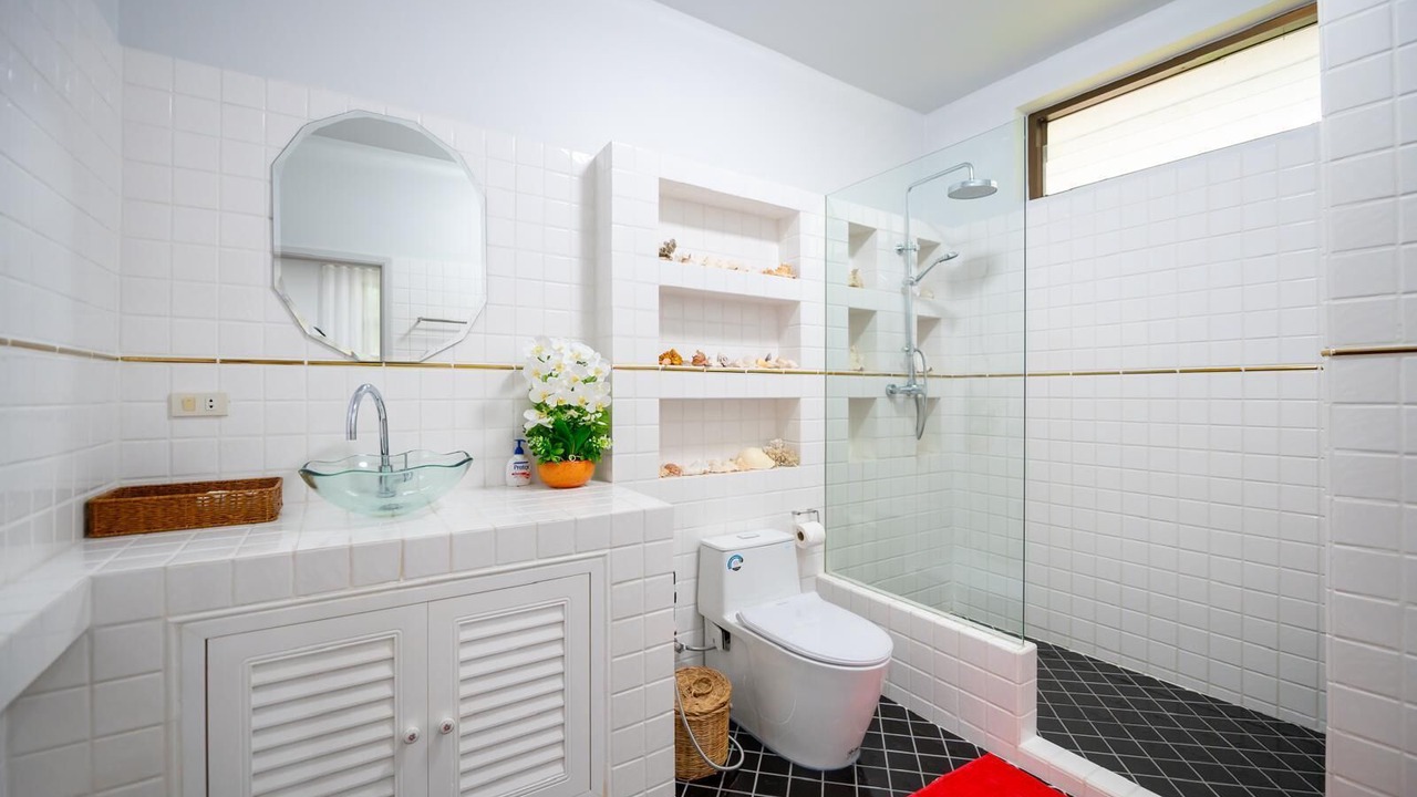 Photo of Bathroom in Khuekkhak