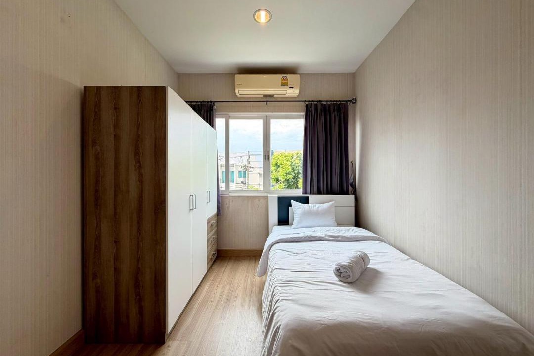 Photo of Bedroom in Khanna Yao