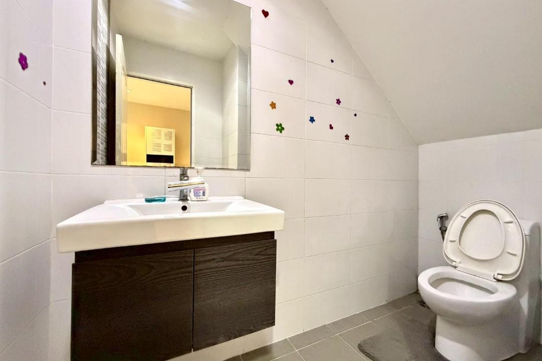 Photo of Bathroom in Khanna Yao
