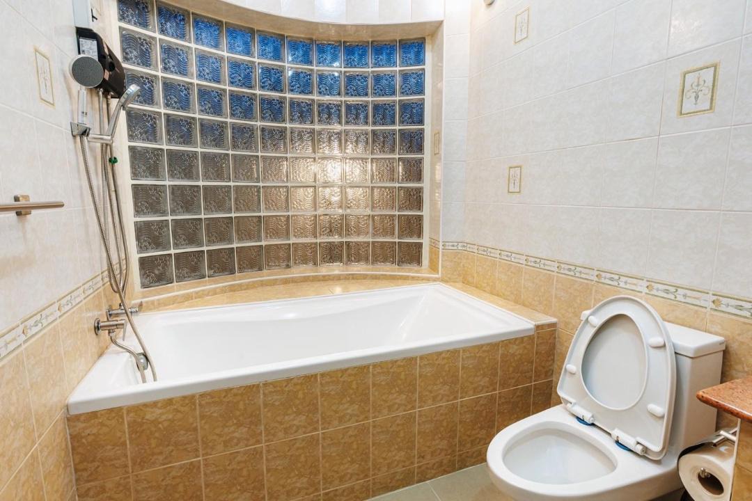 Photo of Bathroom in Pong