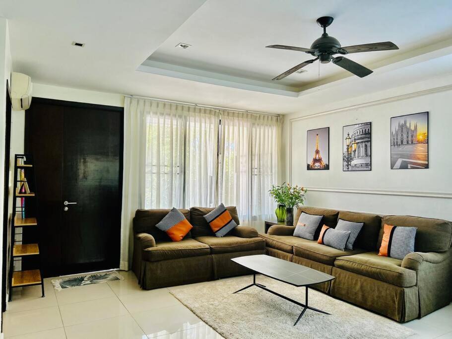 Photo of Livingroom in Laguna