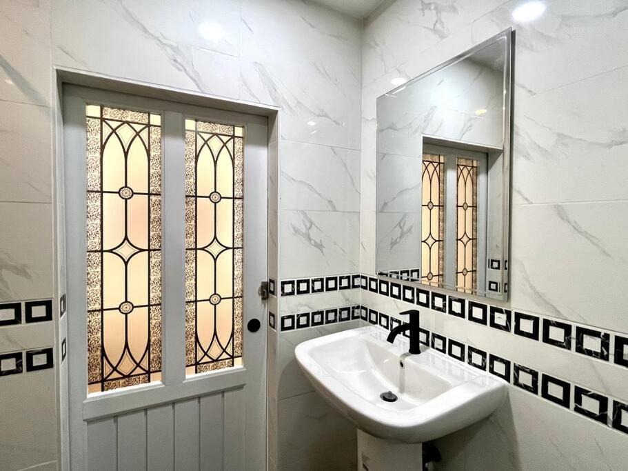 Photo of Bathroom in Thanon Phaya Thai