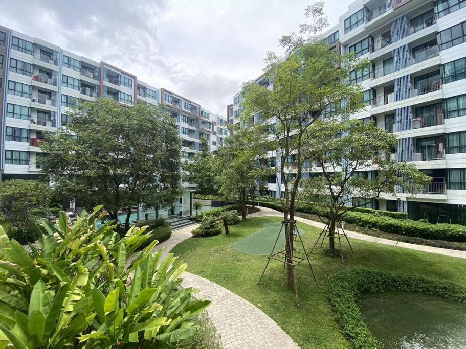 Photo of Buildings in Si Sunthon