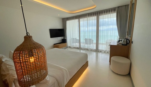 Deluxe Suite with Sea View