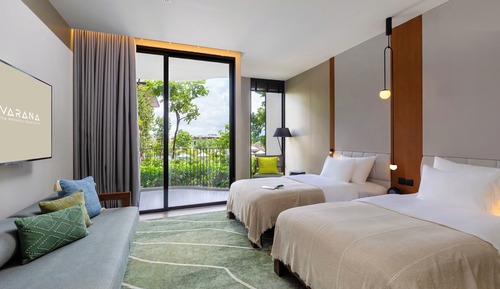 Luxe Pool View Twin bed with NAAM Wellness (hydrotherapy)