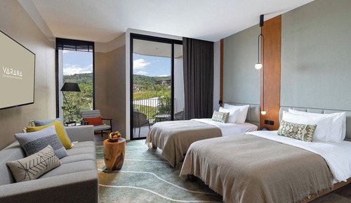 Luxe Pool View Twin bed
