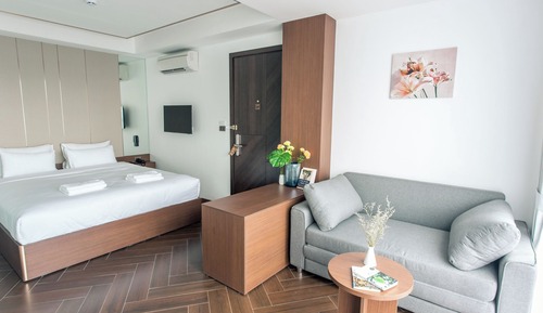 Deluxe Room, 1 King Bed, City View