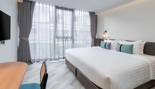 Deluxe Room, 1 King Bed, Non Smoking, City View