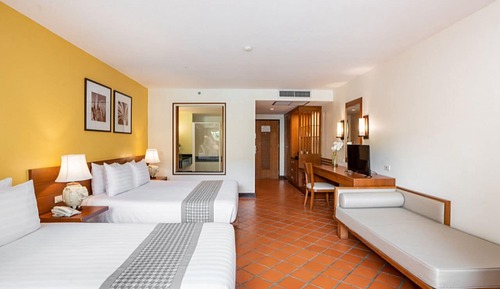 Superior Triple Room, Pool View (Family)