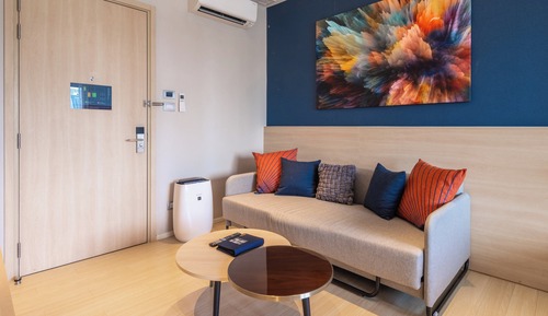 Suite, 1 King Bed (Sky)