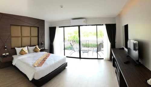 Grand Deluxe Pool View