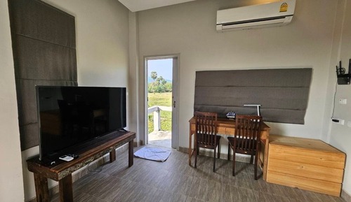 Deluxe Studio Suite
