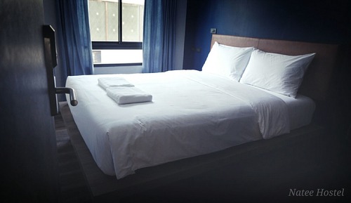 Private Double Room with Shared Bathroom 