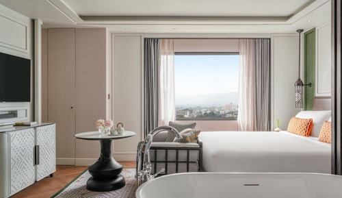 Classic Room, 1 King Bed, Mountain View