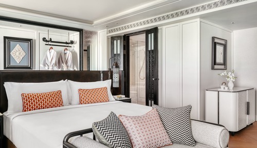 Premium Room, 1 King Bed (Club Benefits Access)