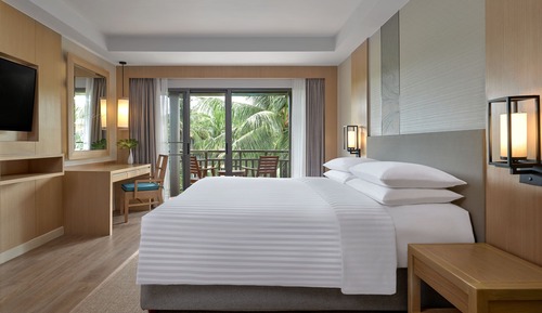 Room, 1 King Bed, Pool View (Guest room, 1 King, Pool view)